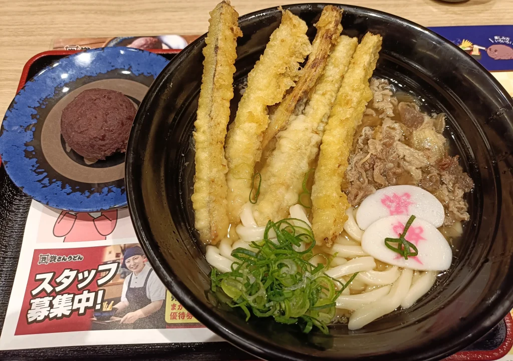 資さんうどんの肉ごぼ天うどん、ぼた餅