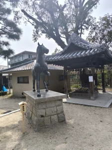 藤森神社・境内の馬の像