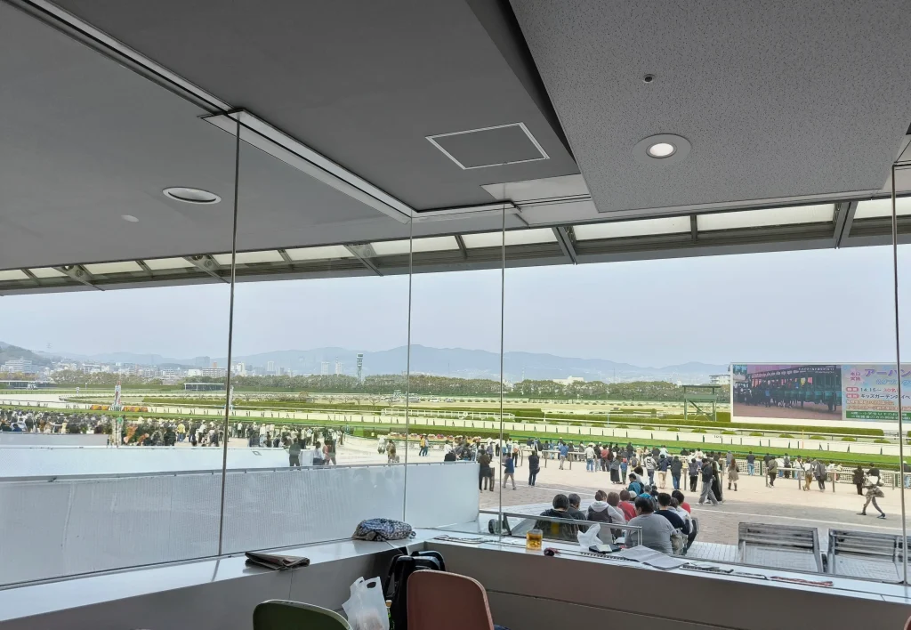 阪神競馬場・スマートシート(2階東エリア)
