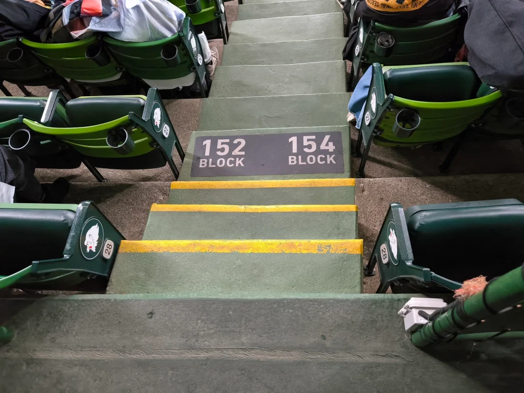 ライトポール席・152ブロックと154ブロックの表示